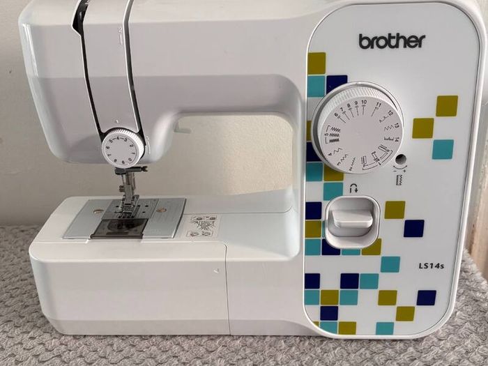 Brother LS14S Metal Chassis Sewing Machine, 43.9 x 18.9 x 36 cm White