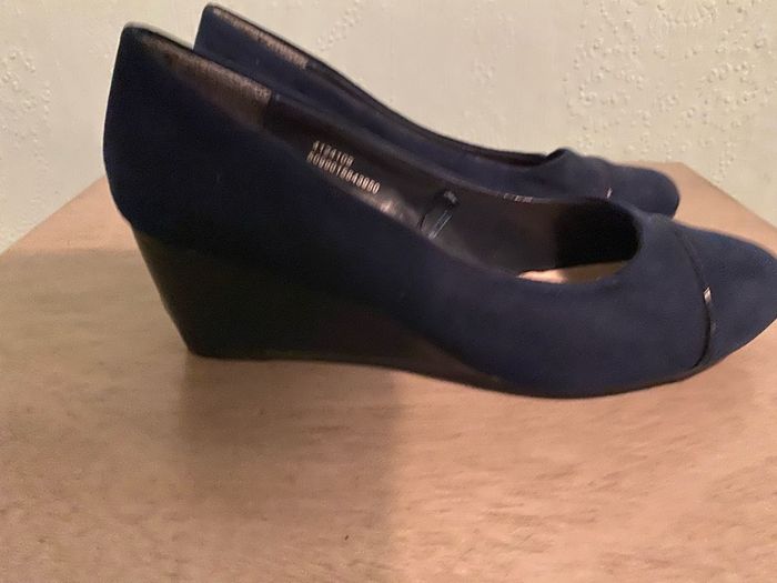 Size 5 dark blue women's high heels