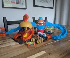 3 x Hot Wheels City sets and cars