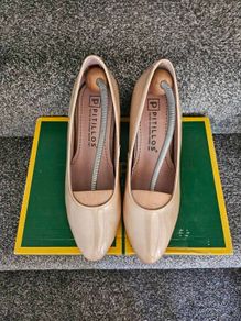Gorgeous Leather Nude Shoes size 36