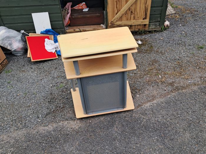Swivelling TV Table