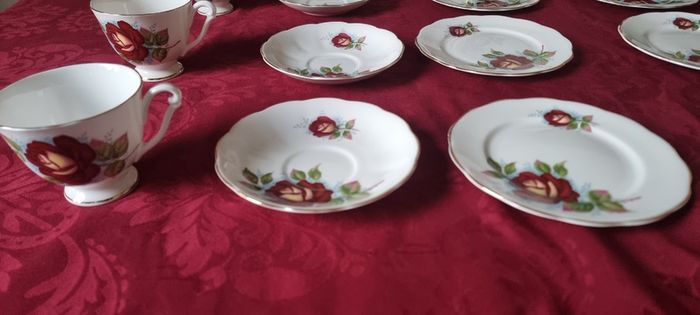 20 Piece Queen Anne Opera Pattern Bone China Gold Gilt Tea Set For 6 Person Setting Made In England