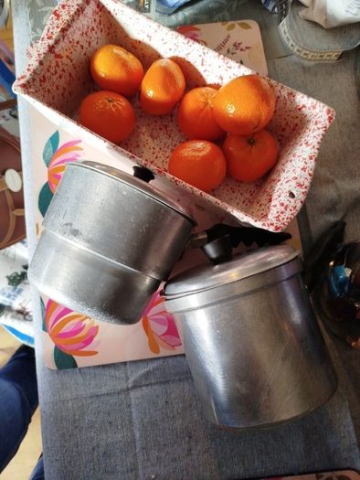 Vintage pots x 2