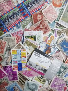 1 Kg. + of Used Worldwide Stamps - All off paper : 12,000 - 15,000 Stamps