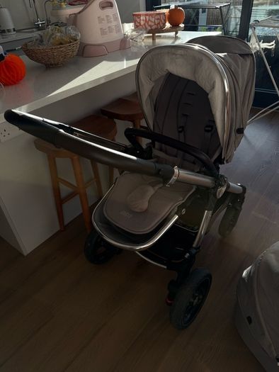 Ocarro Mamas & Papas Grey Carrycot and Pushchair