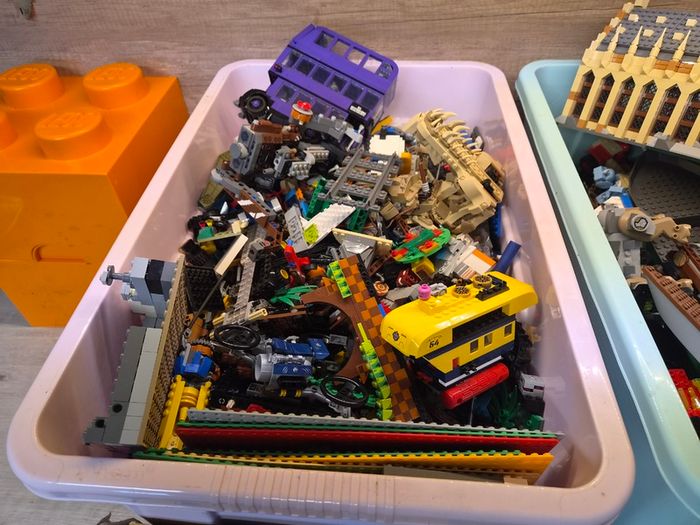 Lego 30Kg Job Lot inc 100+ minifigs