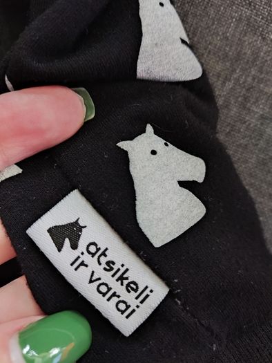sweatshirt size M