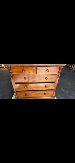 Solid chest of drawers