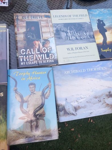 12 hardback books on Africa, wildlife, D18