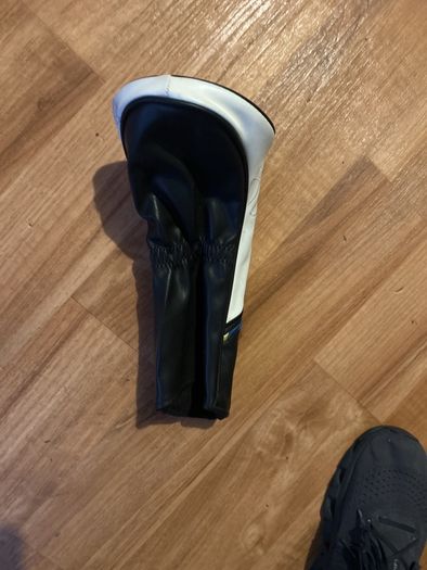 Sim 2 max driver head cover