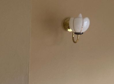 2x wall lights
