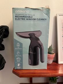 Electric window cleaner