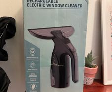 Electric window cleaner