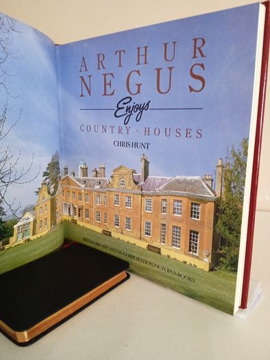 Arthur Negus Enjoys....Country Houses by Chris Hunt (RB283)