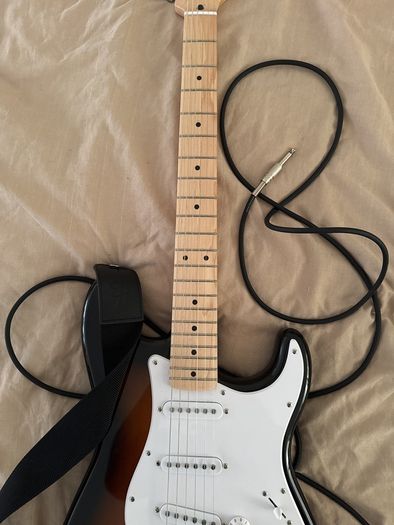 Mint condition: Squier Stratocaster Electric Guitar Starter Pack