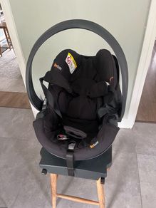 BeSafe iZi Go Infant Car Seat and ISOfix base