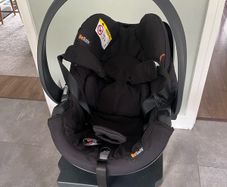 BeSafe iZi Go Infant Car Seat and ISOfix base