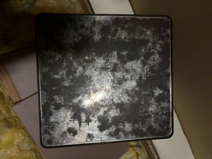 Vintage Tin Box. No key.