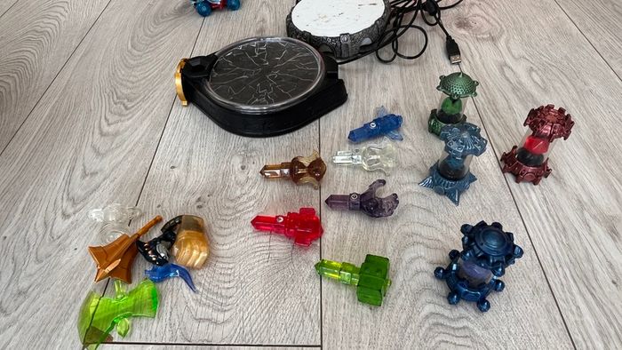 Large Skylanders Bundle Figure Traps  Accessories  Rare Items Included