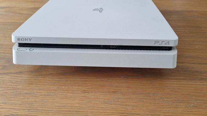 Playstation 4 Slim White