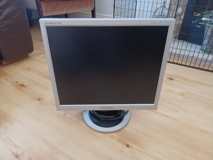 17 Inch Computer Monitor