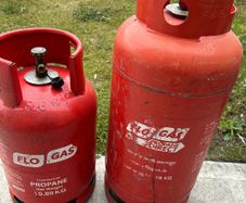 2 Empty gas cylinders