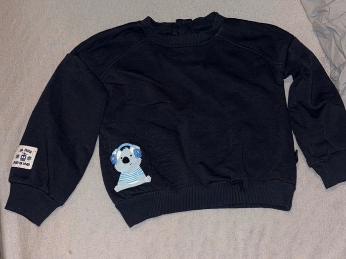 Leigh Tucker jumper 9-12