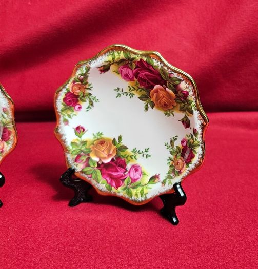 2 Royal Albert OLD COUNTRY ROSES Petit Four Plates