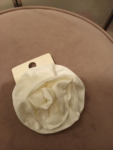 Cream/white satin hair scruncie