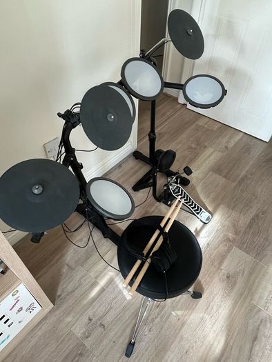 Beginner Electronic Drum Kit Mesh Pads, Stool, Headphones