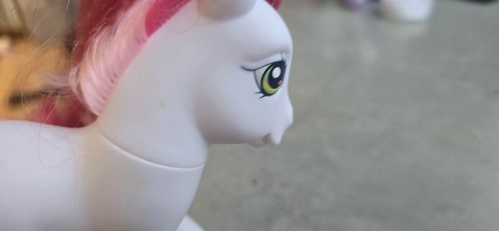 Strawberry Suprise with HTF accessory Scented MLP G3 My Little Pony 2005