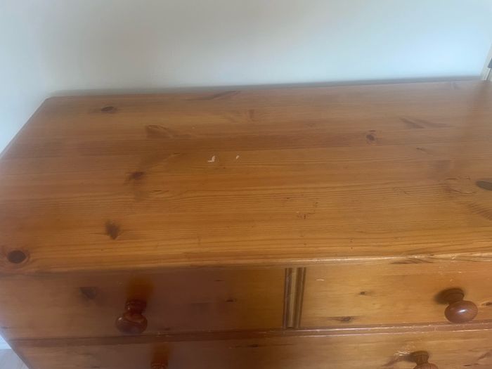 Chest of drawers