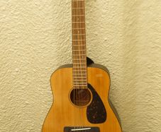 Yamaha Junior Guitar JR2