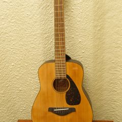 Yamaha Junior Guitar JR2