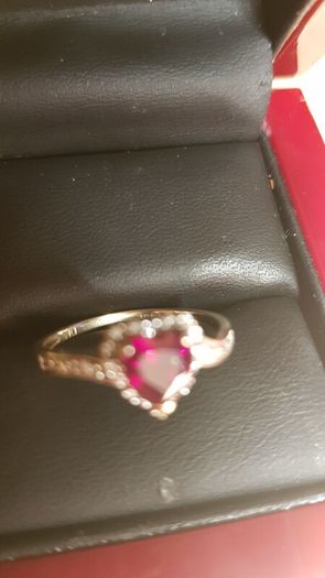 9 ct  gold ring Rubies and diamonds