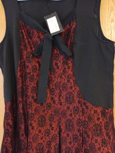 L33 Vintage Rose Dress.  S.18.     B.N.W.T