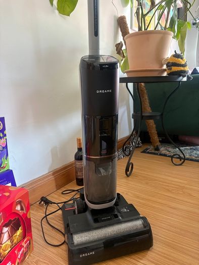 Wet and dry cordless vacuum