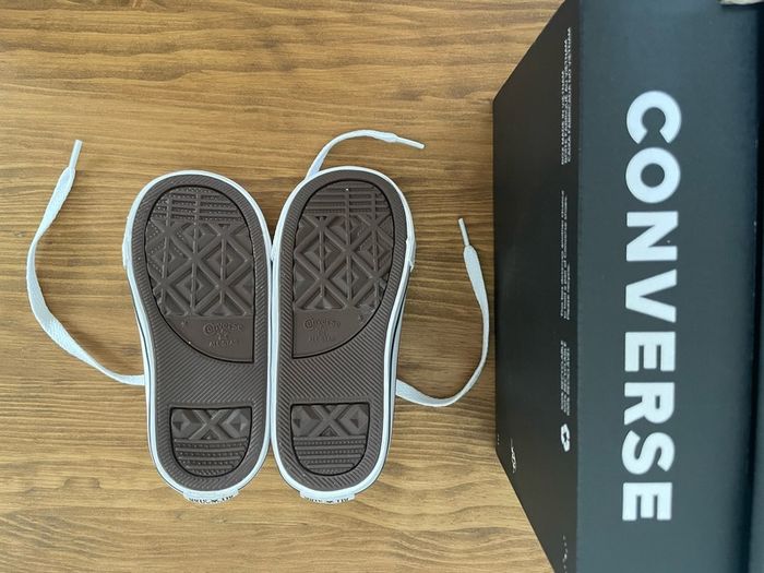 Converse kids shoes white (UK 7, EU 23)