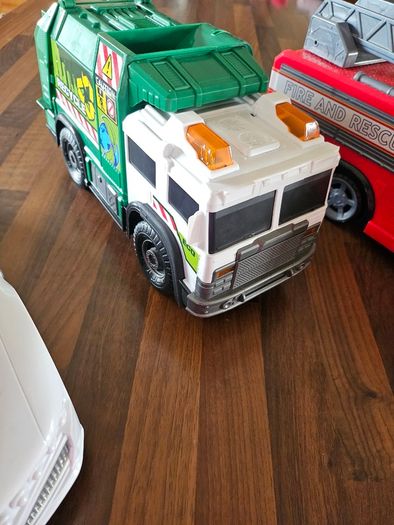 Police car, fire engine & bin truck