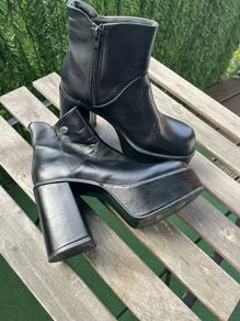 Gorgeous Buffalo London Ankle Boots