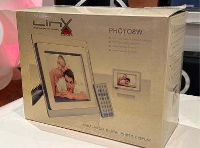 Linx PHOTO8W 8 inch Digital Photo Frame - Brand New