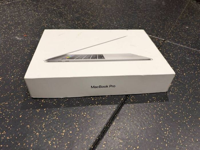 Apple MacBook Pro 15 2017- i7, 16GB RAM, 256GB SSD boxed