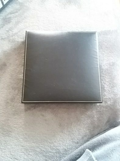 Small storage box
