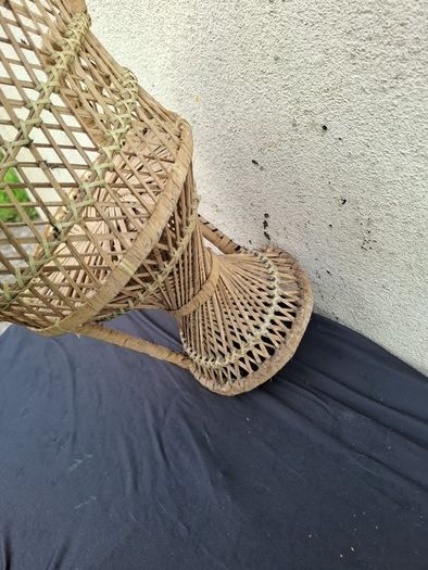 Wicker plant stand