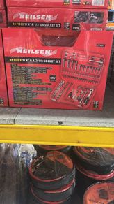 94 piece neilsen socket set