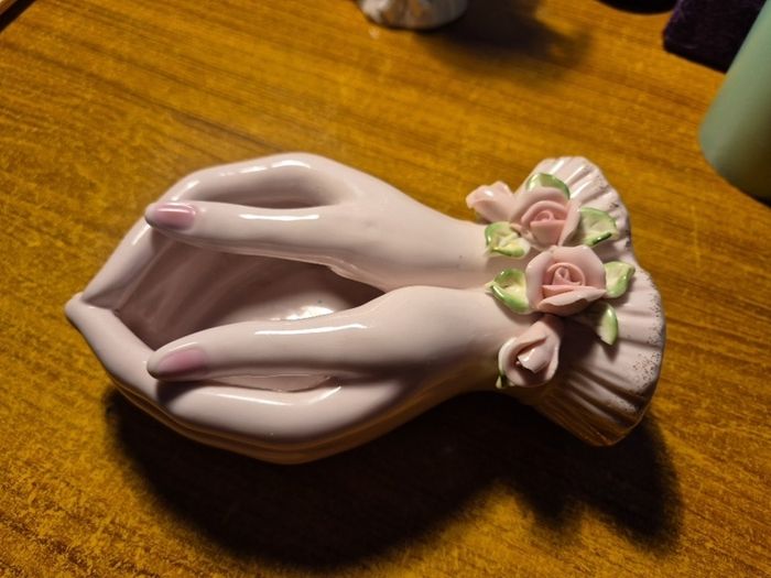 Vintage Couped Hands Ceramic Figurine