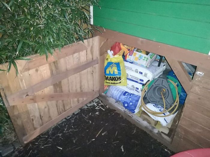 Kids tree house with storage