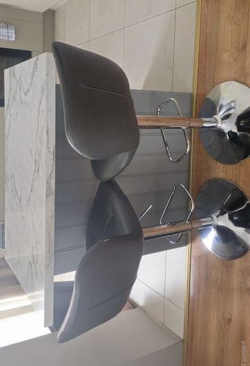 Kitchen Island / Breakfast Bar Table with Stools