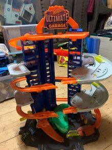 Hot Wheels ultimate garage