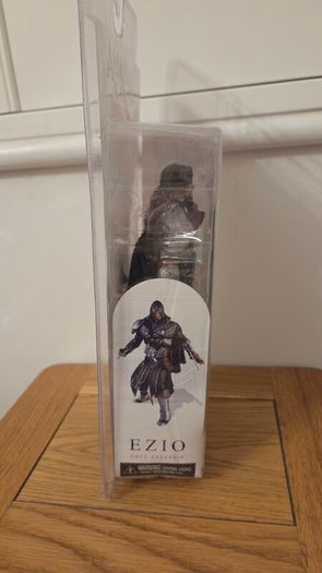 Assassin's Creed Brotherhood Ezio Ebony Assassin Unhooded